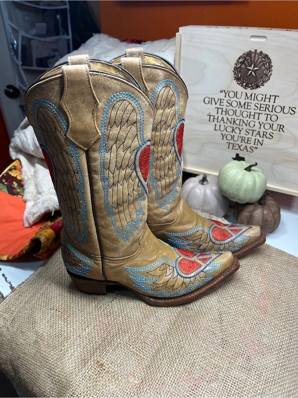 Corral hearts and wings teen girl cowboy boots size 3.